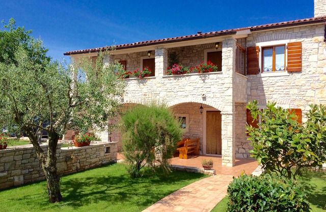 HOLIDAY HOUSE MANUEL 2 Istrian stone house in quiet resort next to the sea