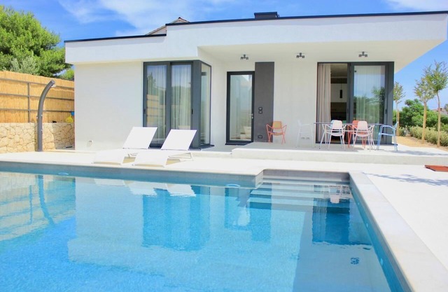 Holiday house Rab (Stadt) for 1 - 5 persons with 2 bedrooms - Holiday home