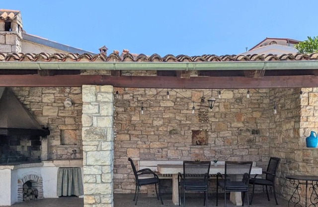 Holiday house Rovinjsko Selo for 1 - 7 persons with 3 bedrooms - Twin house