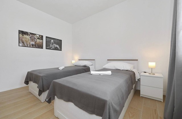 Holiday house Rovanjska for 1 - 8 persons with 3 bedrooms - Detached holiday house