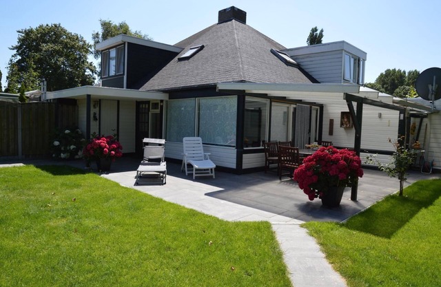 Holiday house Stavenisse for 1 - 5 persons with 3 bedrooms - Holiday house