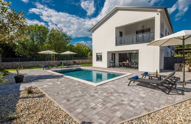 Holiday house TARA & LANA II with heated pool