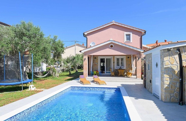 Holiday House Viola with private Pool