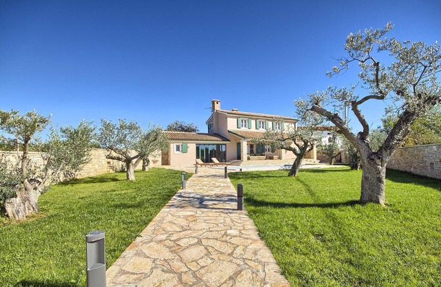 Holiday house with private pool for 8 persons approx. 170 qm in Barban, Istria (Bay of Raša)