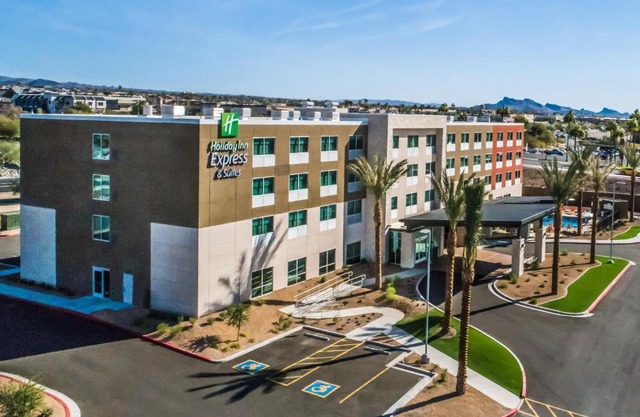 Holiday Inn Express & Suites Lake Havasu - London Bridge by IHG
