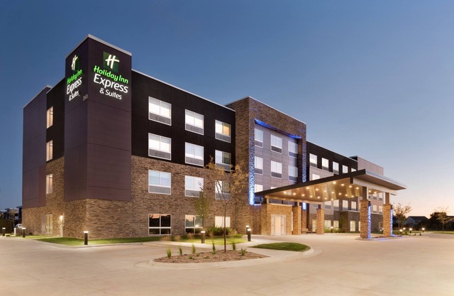 Holiday Inn Express & Suites West Des Moines - Jordan Creek by IHG