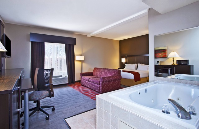 Holiday Inn Express Hotel & Suites Columbus-Groveport by IHG