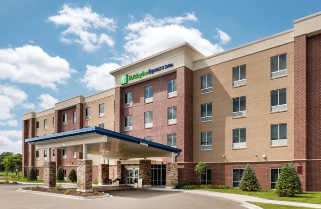 Holiday Inn Express & Suites St. Louis - Chesterfield by IHG