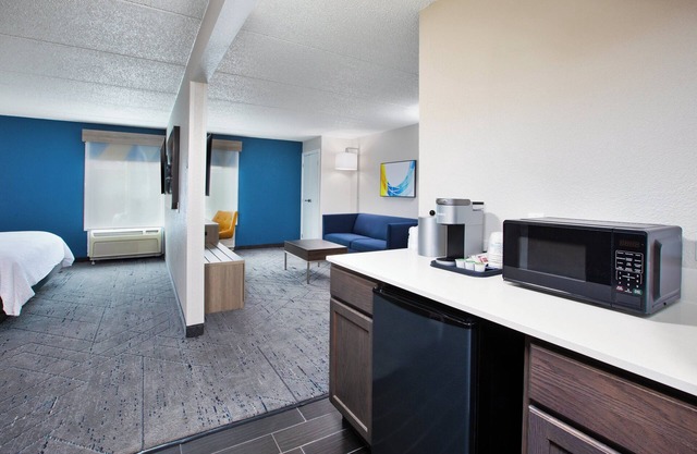 Holiday Inn Express & Suites Eden Prairie – Minneapolis by IHG