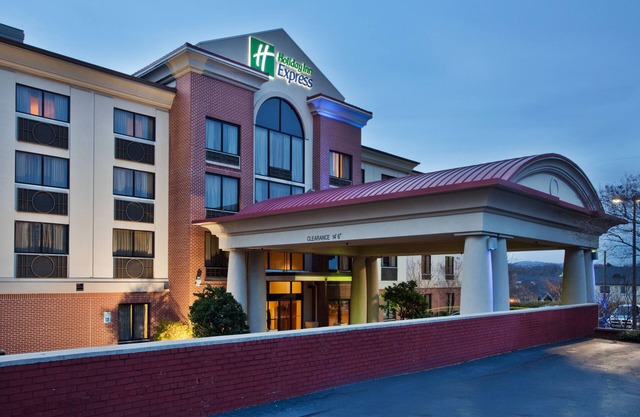 Holiday Inn Express & Suites Greenville - Downtown by IHG