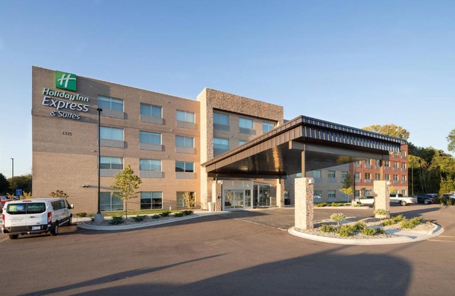 Holiday Inn Express & Suites - Kalamazoo West by IHG
