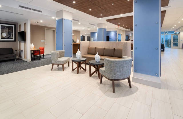 Holiday Inn Express & Suites Murrieta by IHG