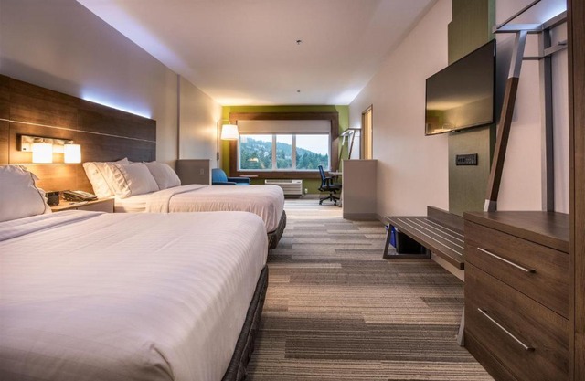 Holiday Inn Express & Suites Victoria-Colwood by IHG