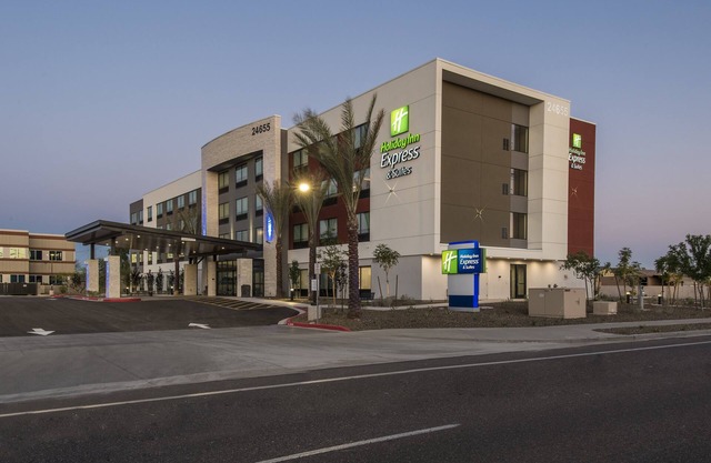 Holiday Inn Express & Suites Phoenix North - Happy Valley by IHG