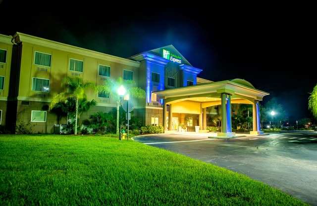 Holiday Inn Express & Suites Cocoa by IHG