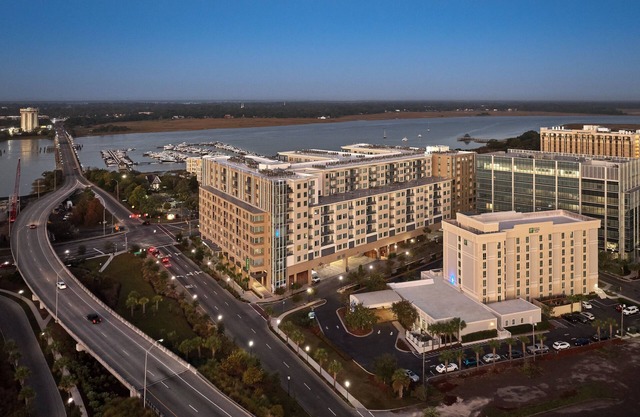 Holiday Inn Express & Suites Charleston Dwtn - Westedge by IHG
