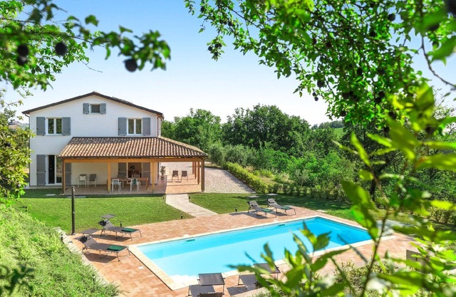 Holiday house Sant'Angelo in Pontano for 1 - 16 persons with 8 bedrooms - Holiday home