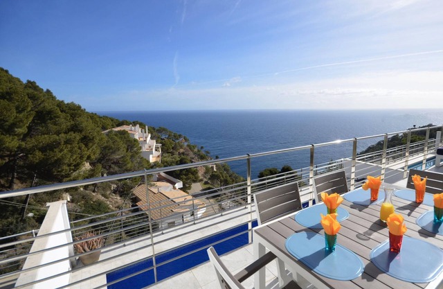 Holiday Rental semi-detached house with private pool in Begur, Sa Tuna