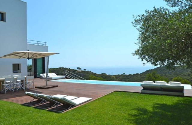 Holiday rental villa with swimming pool in Begur, Sa Tuna