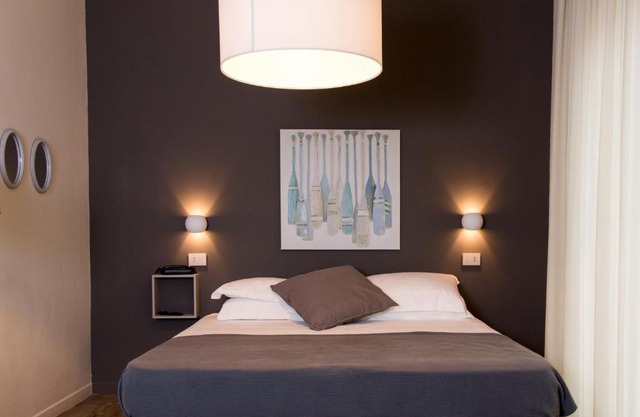 Holiday Thea & Residence