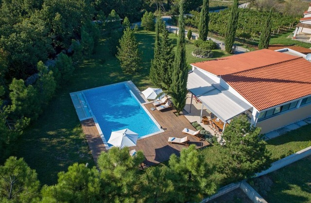 Holiday villa 'Breg' with hot tub