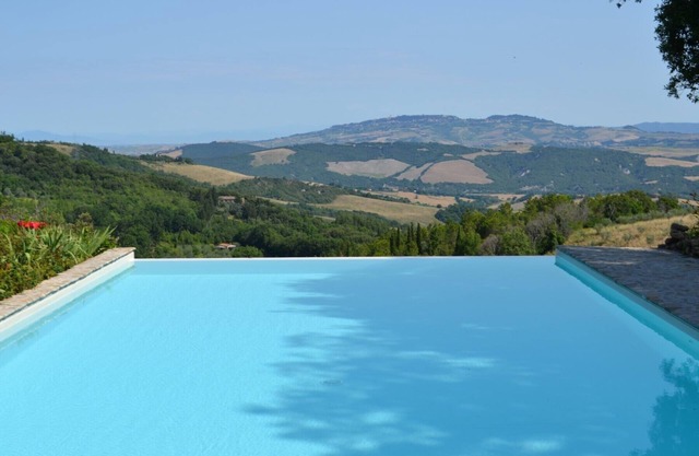 Holiday, where Tuscany is still authentic. 16th c. Villa, Infinity pool: Leccio