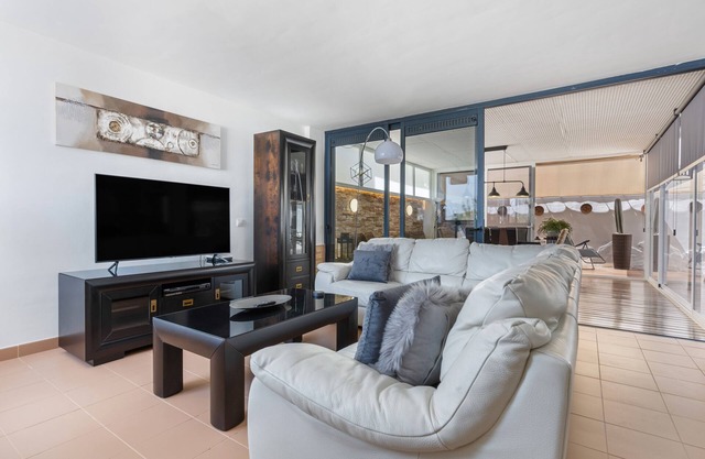 Holidays at 'Casa Carmina' with Sea View, Wi-Fi and Air Conditioning