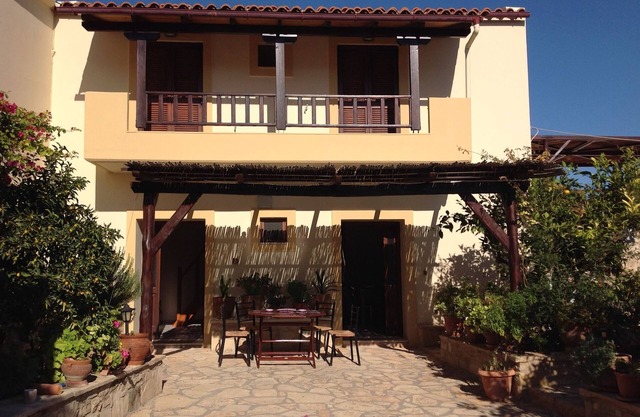 Holidays in a traditional stone house - experience original Crete