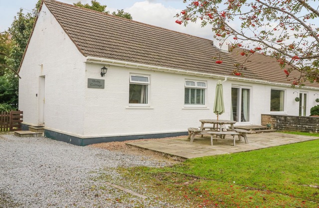 HOLLY COTTAGE, family friendly, with open fire in Ballachulish