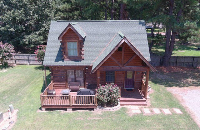 Hollyn's House: 2 BR, 1 BA Cabin/Bungalow in Heber Springs, Sleeps 4