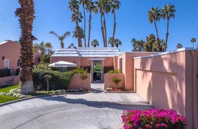 Hollywood Regency Style with Stunning Views - GOLF available!