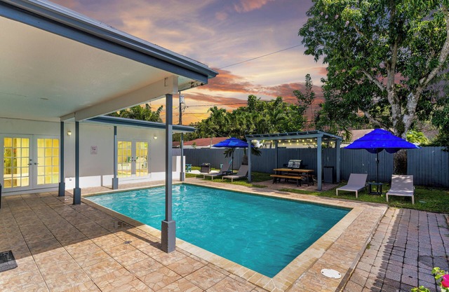 Hollywood - Tropical Retreat - Relaxing Private Pool