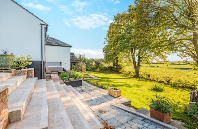 Holme View Cottage - Three Bedroom House, Sleeps 6