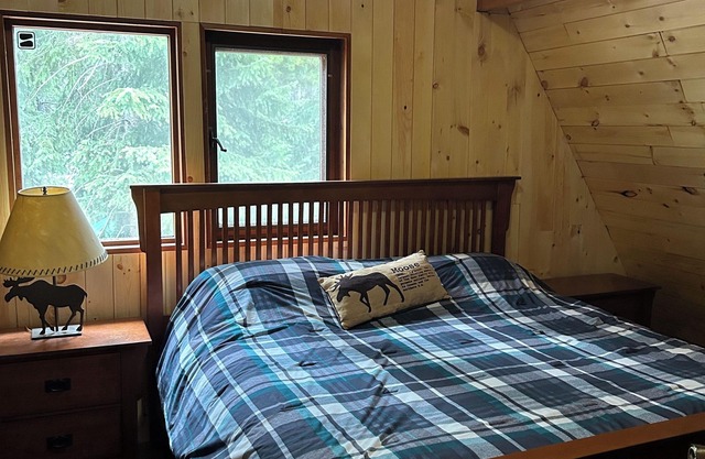 Holy Smoke Cabin @ Apex, ski in/out 5 Bed Rm w Hot Tub