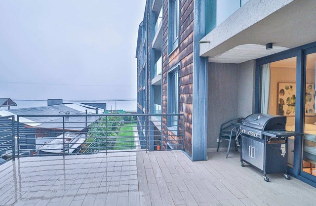 HOM I Terraza con vista parcial al Lago