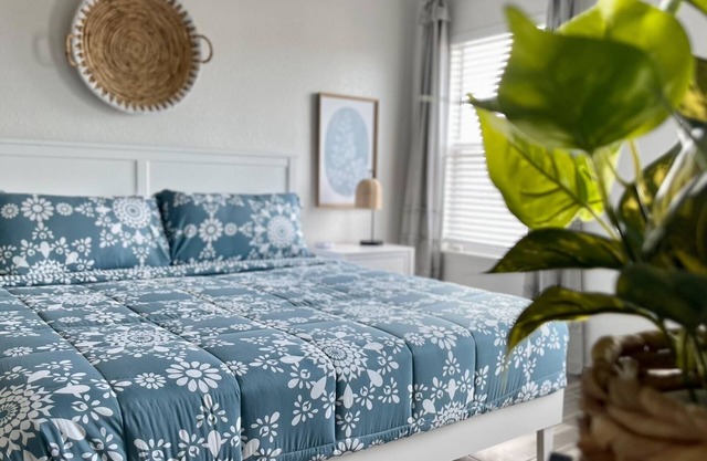 Home 7 min to Lackland AFB & close to SeaWorld