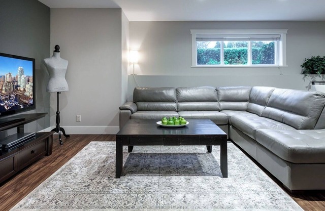 Home away from home! Bright, spacious Grand Boulevard 2 bedroom suite.