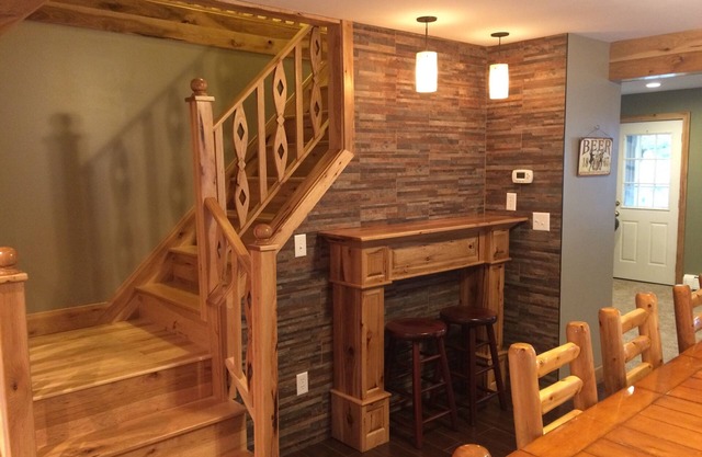 Home away from Home! Great location in between the Village and Holiday Valley