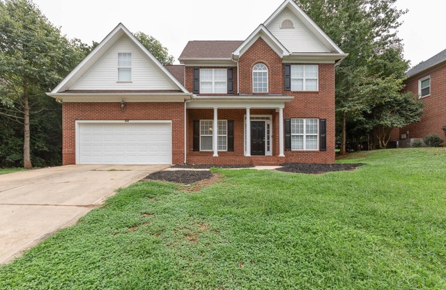 Home Away From Home - 5BRs-7 beds 3 full baths! 10 minutes to Whitewater!