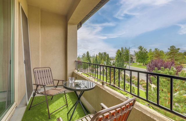 Home Base w/Easy 1-80 Access: 4 Mi to Dtwn Reno!