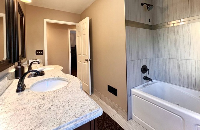 Home close by DTW, Henry Ford, & Downtown Detroit