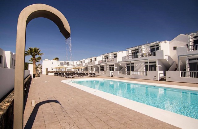 Home from home 2 bed luxury apartment with heated pool.