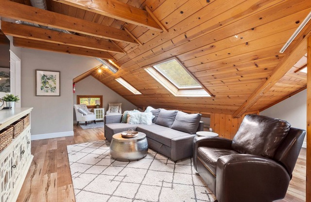 Home in the Heart of Midtown Sacramento!