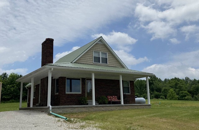 Home in the Hoosier National Forest. Close to Holiday World