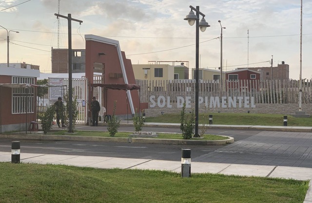 Home near Pimentel beach with parking