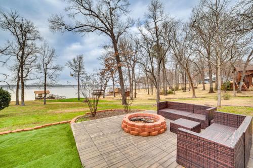 Home on Lake Fork Patio, Grill and Fire Pit!