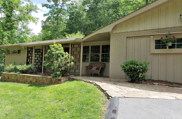 Home So Sweet! Space for 8-10 ADD a cottage next door sleeps 4 more. #878525