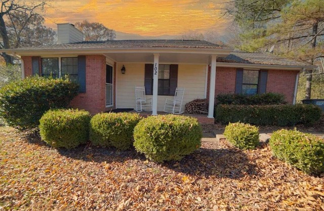 Home surrounded by Nature super Cozy and Convenient to Nashville
