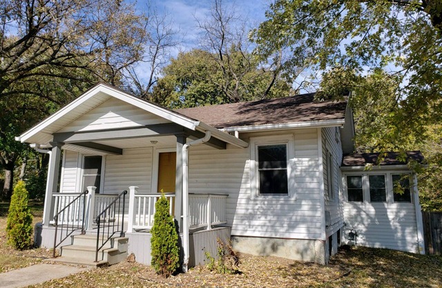 Home w/Office-Close to Advent Health Shawnee Mission & University of Kansas Hosp