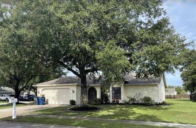 Home With Pool in Palmetto Florida